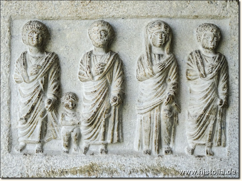 Museum von Konya - Kleine Grabstele aus Marmor mit Kind