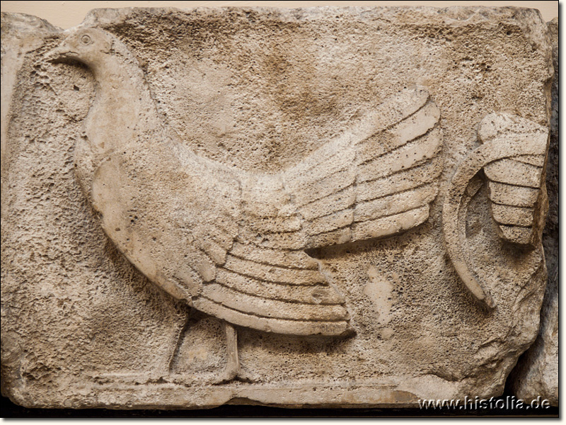 Britisches Museum in London - Vogel als Verzierung auf einem Fries eines Grabmals aus Xanthos