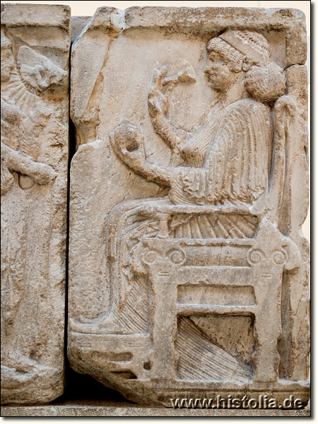 Britisches Museum in London - Ein Relief als Verzierung des 'Harpyien-Grabes' in Xanthos