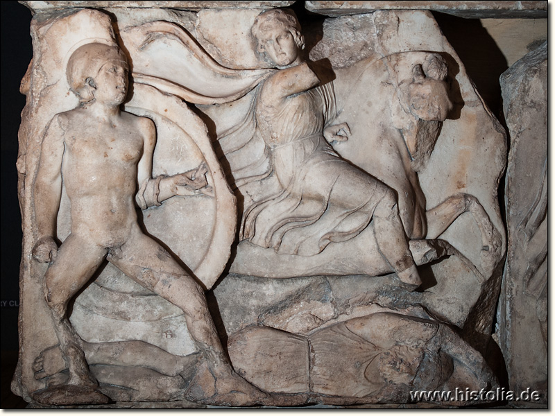 Britisches Museum in London - Ein Relief des Nereiden-Monuments aus Xanthos in Lykien
