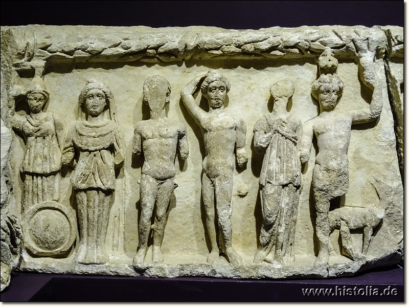 Museum von Selçuk - Teilstück aus dem Fries des Hadrian-Tempels von Ephesos (3.-4.Jh.n.Chr.)