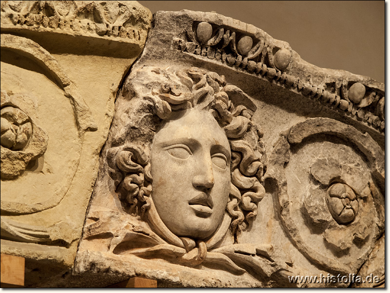 Museum von Wien - Relief auf einem Giebelstück der Celsus-Bibliothek von Ephesos
