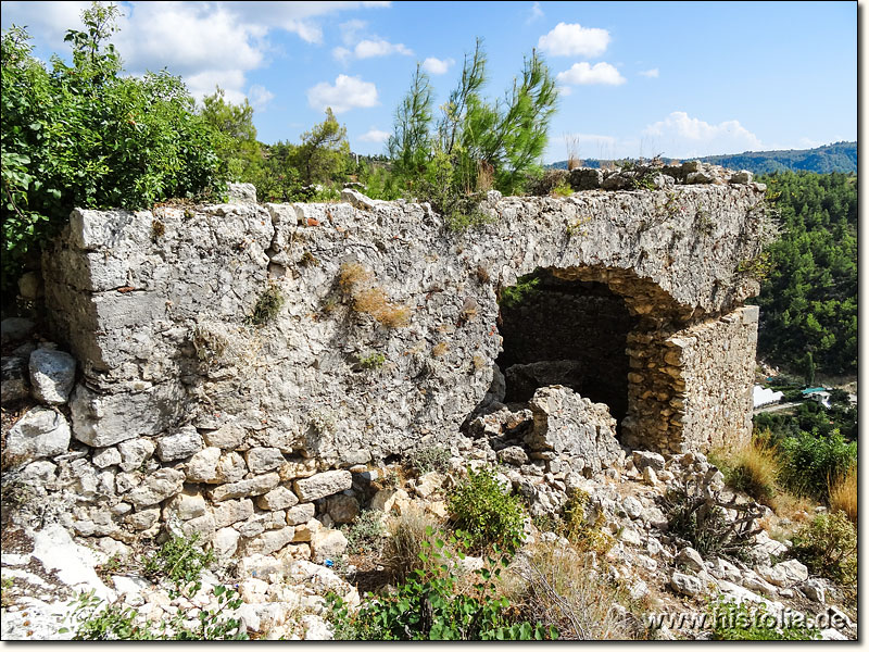 Alara-Kale in Pamphylien - Gebäudereste in der unteren Burganlage