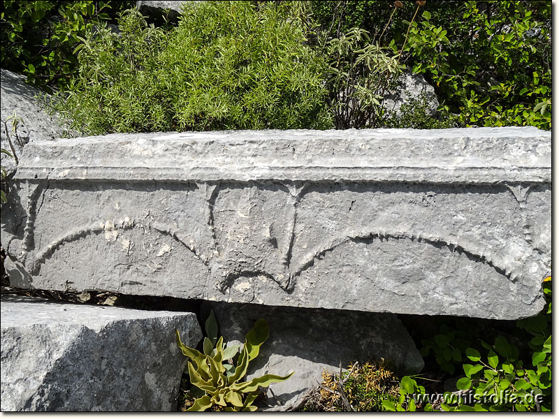 Etenna in Pamphylien - Ein verzierter Architrav aus dem großen Tempel von Etenna