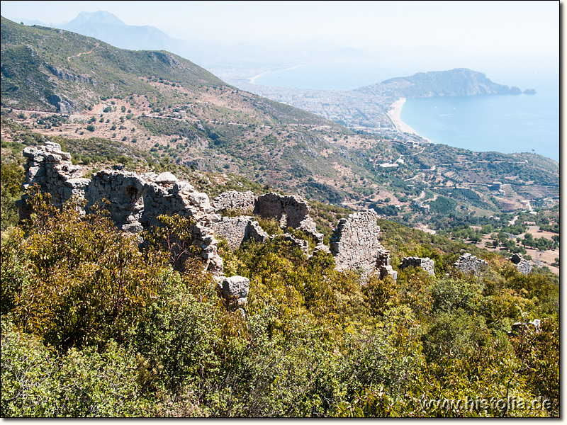 Hamaxia in Pamphylien - Die Ruinen von Hamaxia mit Blick auf Alanya