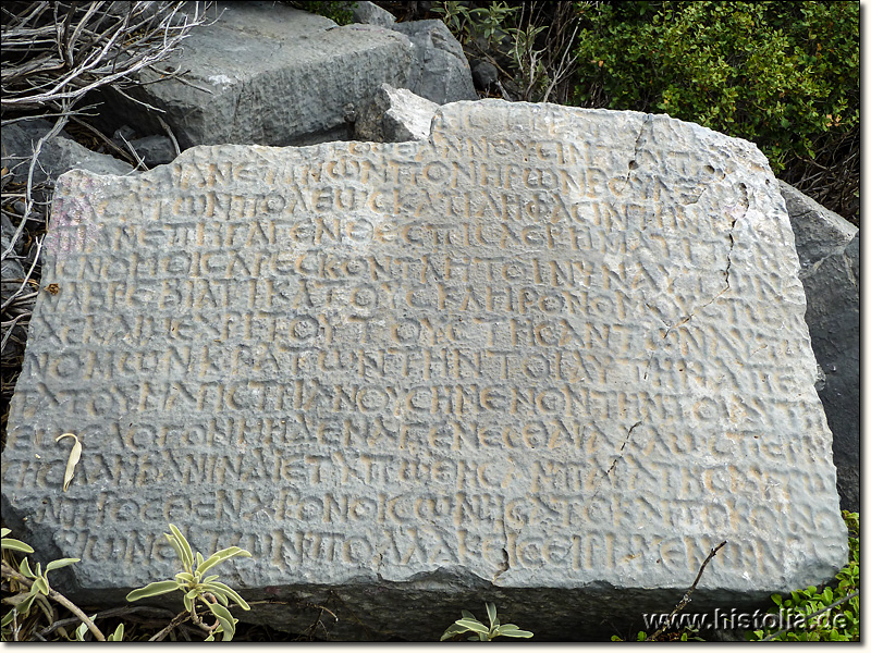 Kasai in Pamphylien - Inschriftenblock aus der Apsis der Basilika von Kasai