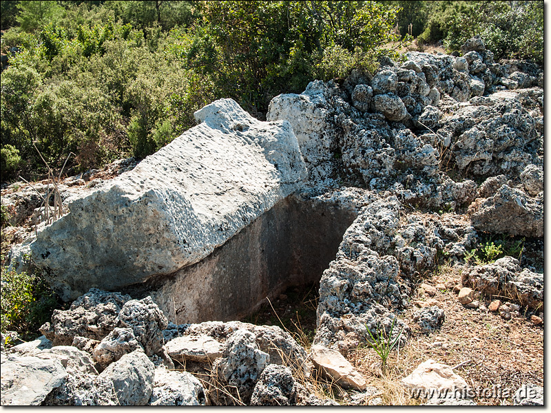Lyrboton-Kome in Pamphylien - Sarkophag aus der Nekropole am Felsgrat südlich des Stadtgebietes