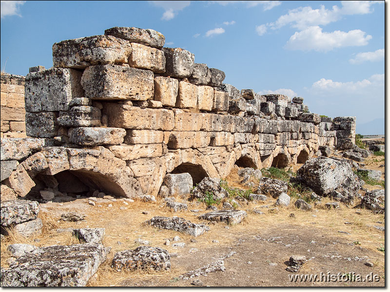 Hierapolis in Phrygien - Mauerreste der großen Süd-Basilika von Hierapolis