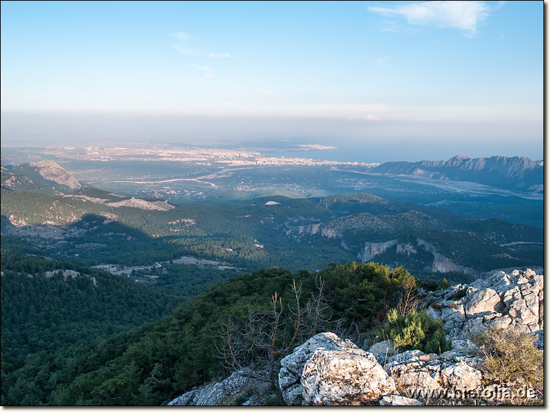 Kelbessos in Pisidien - Ebene und Bucht von Antalya, Blick von der Ostspitze von Kelbessos