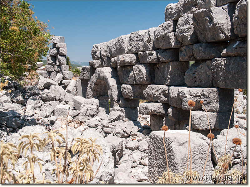 Milyos in Pisidien - Rückseite der Agorawand mit Zwischenwänden und Türen