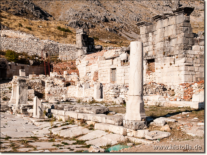 Sagalassos in Pisidien - Westliche Fassade der Bäder mit Vorplatz (untere Agora)