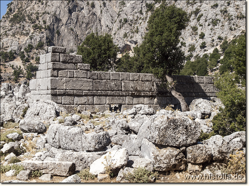 Sandallion in Pisidien - Reste eines sehr massiven Steingebäudes (Marktgebäude neben der Agora ) aus Sandallion