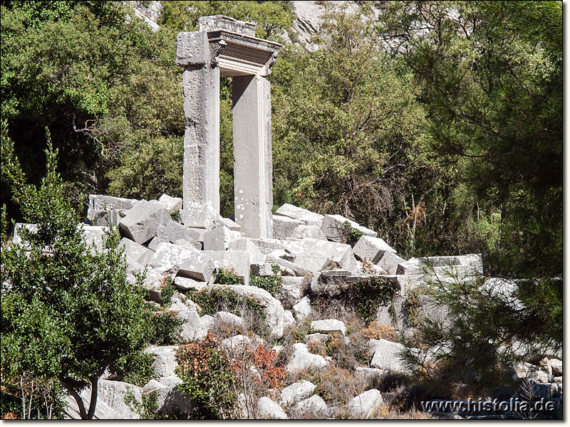 Termessos in Pisidien - Tor des Artemis-Hadrian-Tempels neben dem Parkplatz von Termessos