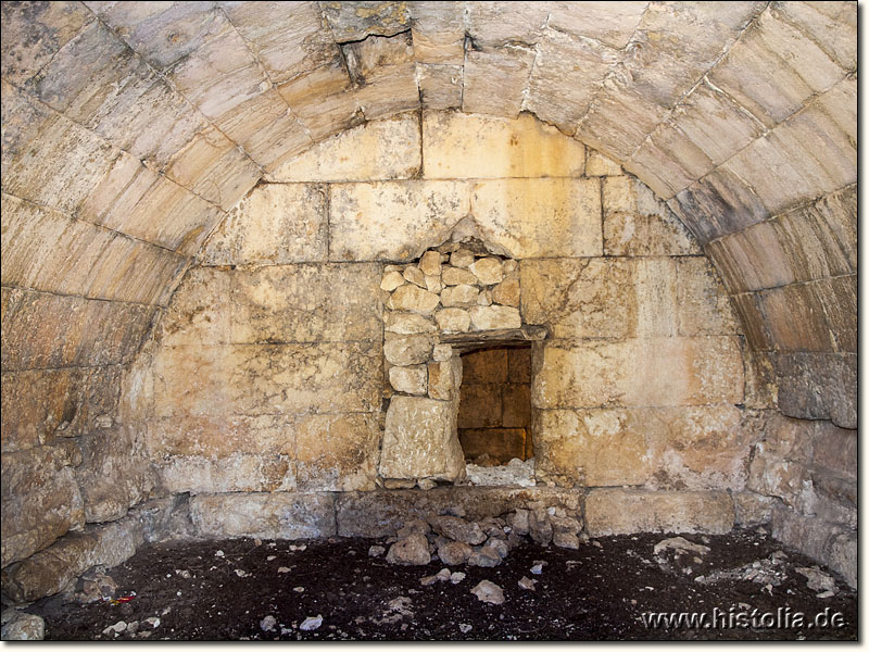 Cambazli in Kilikien - Blick in die Grabkammer des römischen Tempelgrabes aus dem 1.Jh.n.Chr.
