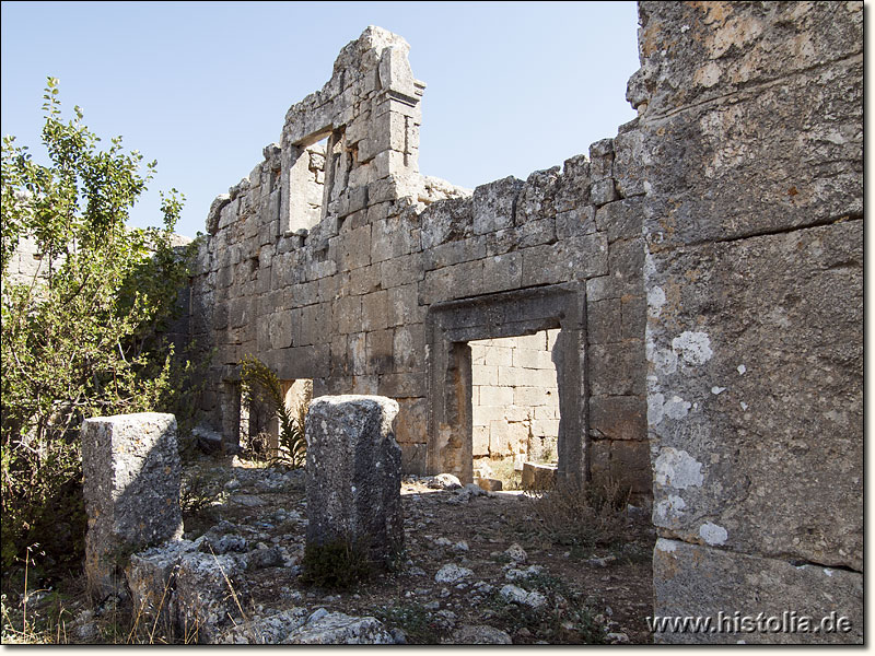Cambazli in Kilikien - Blick in den Narthexbereich der byzantinischen Kirche von Cambazli
