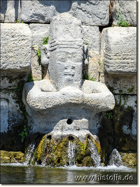 Eflatun-Pinar in Lykaonien - Abbildung eines Berg-Gottes am Fuss des großen Götter-Reliefs