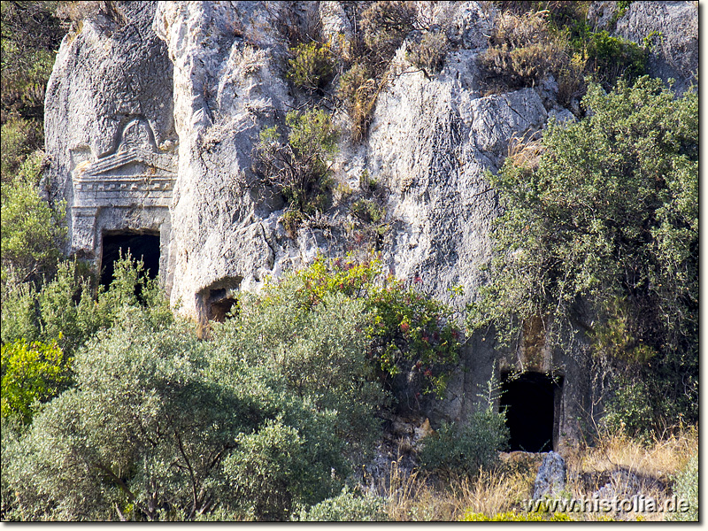 Idyma in Karien - Karische Felsengräber, teils mit Verzierungen, in der großen Nekropole von Idyma