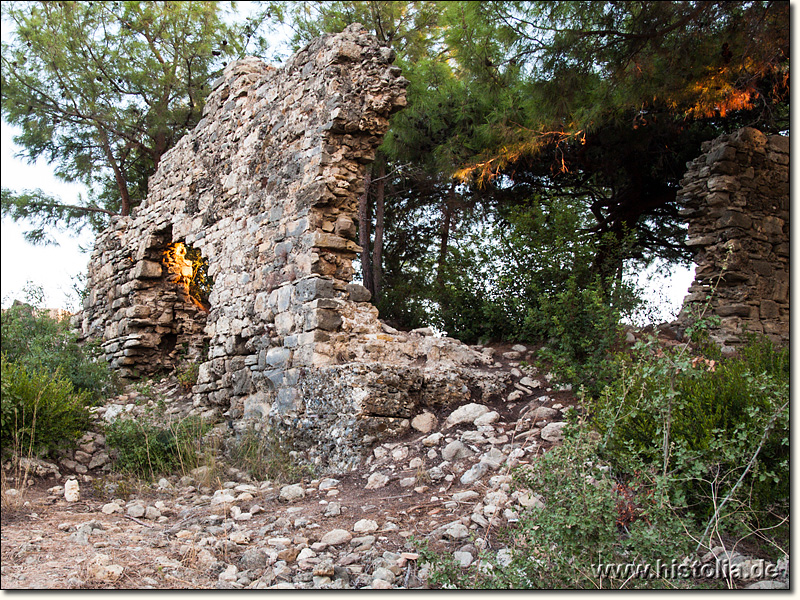 Kibyra-Minor in Pampylien - Mauerreste auf dem Kap östlich der Bucht von Karaburun