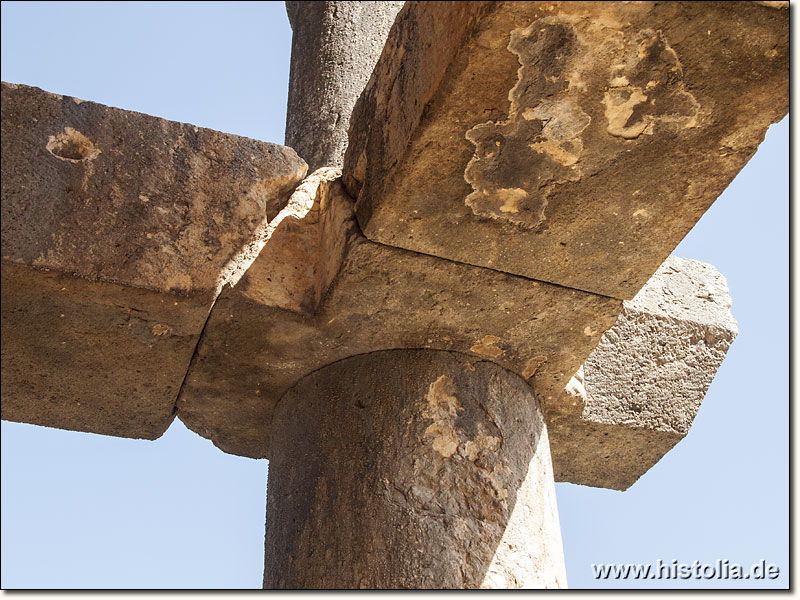 Mezgit-Kale in Kilikien - Verbindungskonstruktion von Säulen und Quer- und Längsbalken