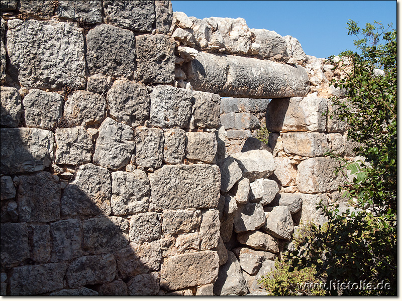 Pasli in Kilikien - Kaiserzeitliche Hausmauern mit Eingang