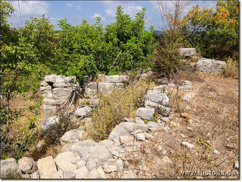 Pisarissos in Pamphylien - Terrassierungsmauer; gleichzeitig Stadtmauer mit Fundamenten eines Wachturms